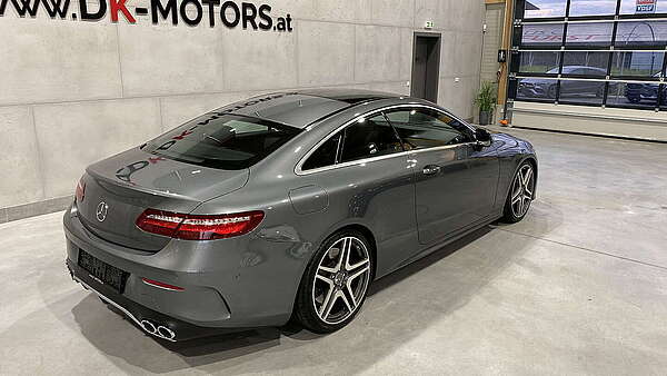 Mercedes E400 Coupe 4Matic AMG Line Autm. Foto 2